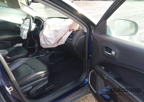 2018 Jeep Compass Limited 4X4 из США, поврежденный, VIN 3C4NJDCB4JT245752